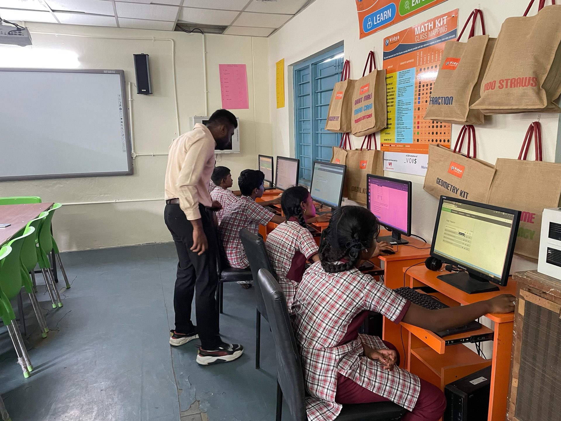 Moinee Foundation Vidya partnership program in a digital classroom